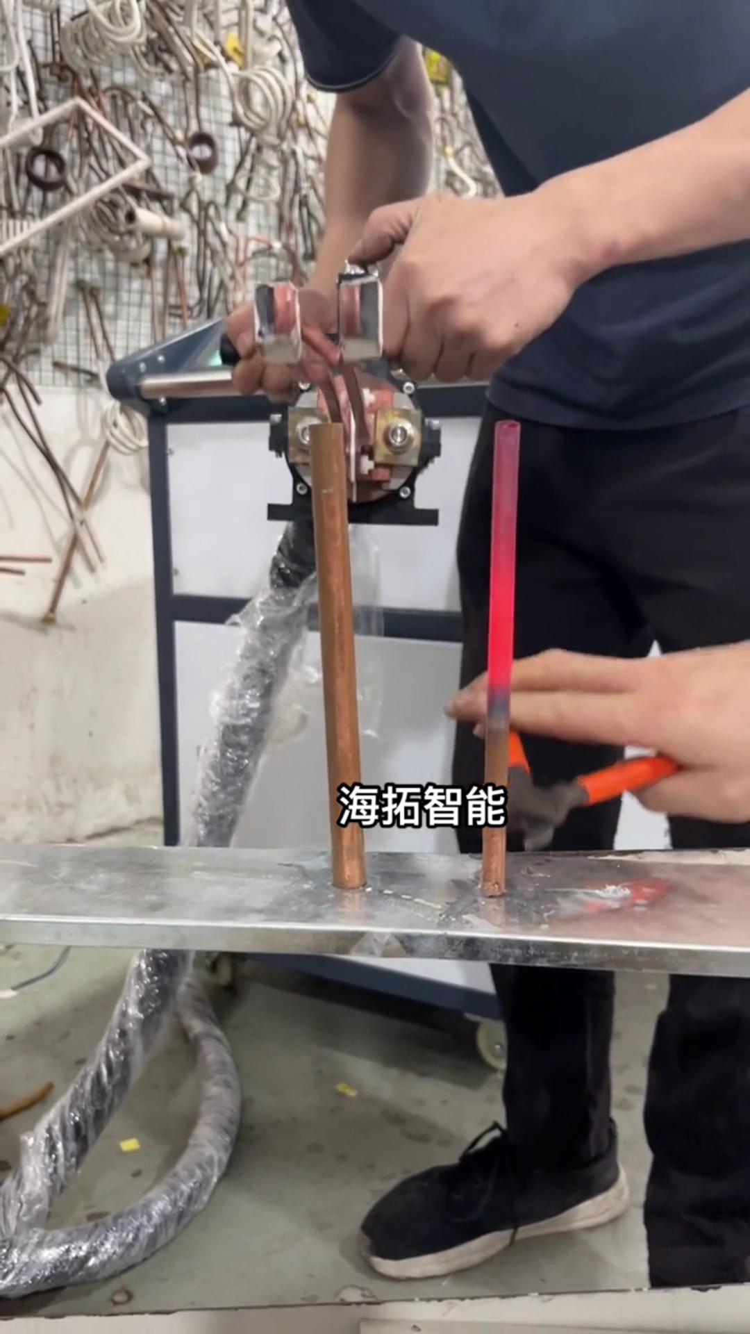 铜管加热退火有难度吗？没有！只要用了蜜桃网站放大片智能蜜桃精品视频加热设备，什么淬火退火加热焊接一切都不是问题。 