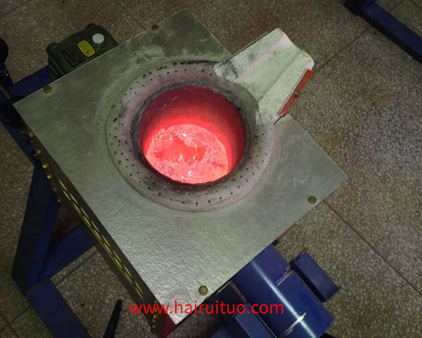 小型实验熔炼炉，特别是用于熔炼铜的中频电炉，是实验