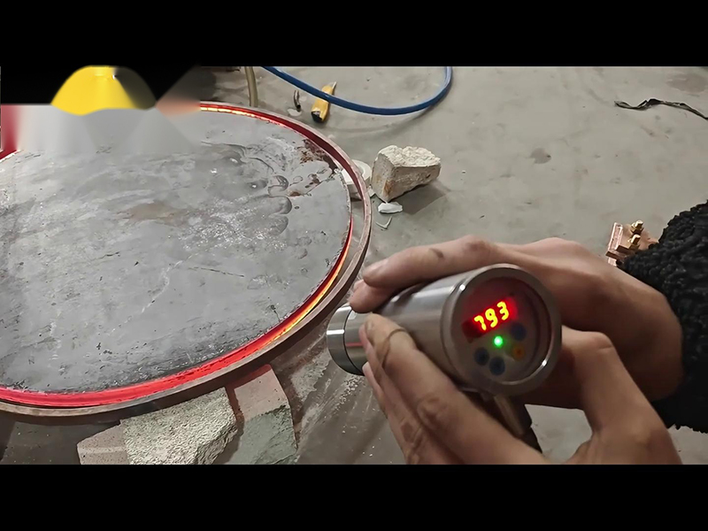 160KW超音频蜜桃精品视频加热设备完全有能力将直径700mm、厚度20mm的圆形钢饼加热到900度